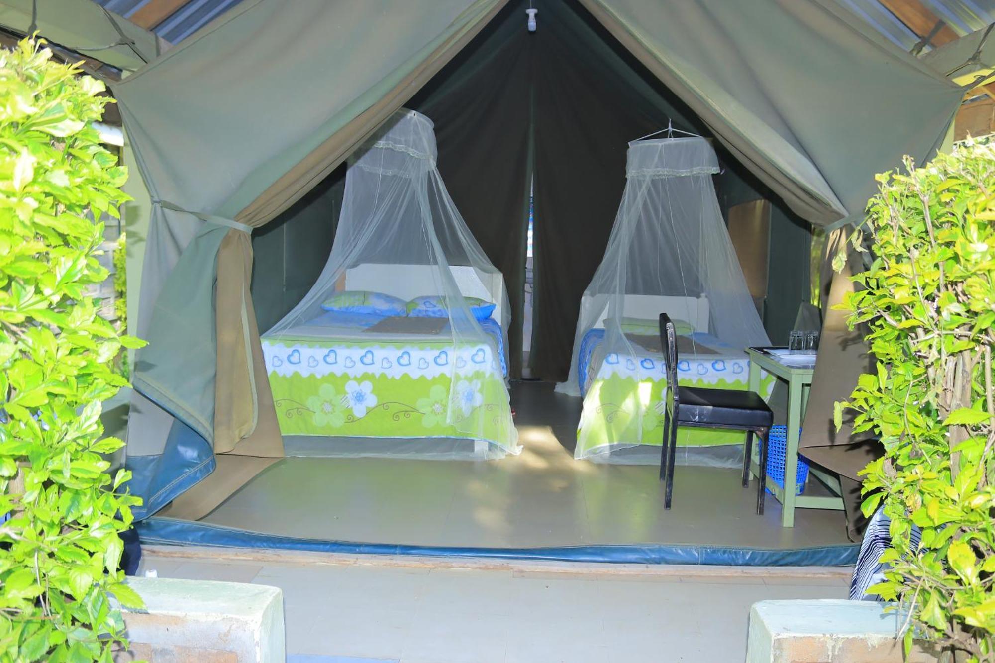 Hotel Rhino Tourist Camp Ololaimutiek Exteriér fotografie