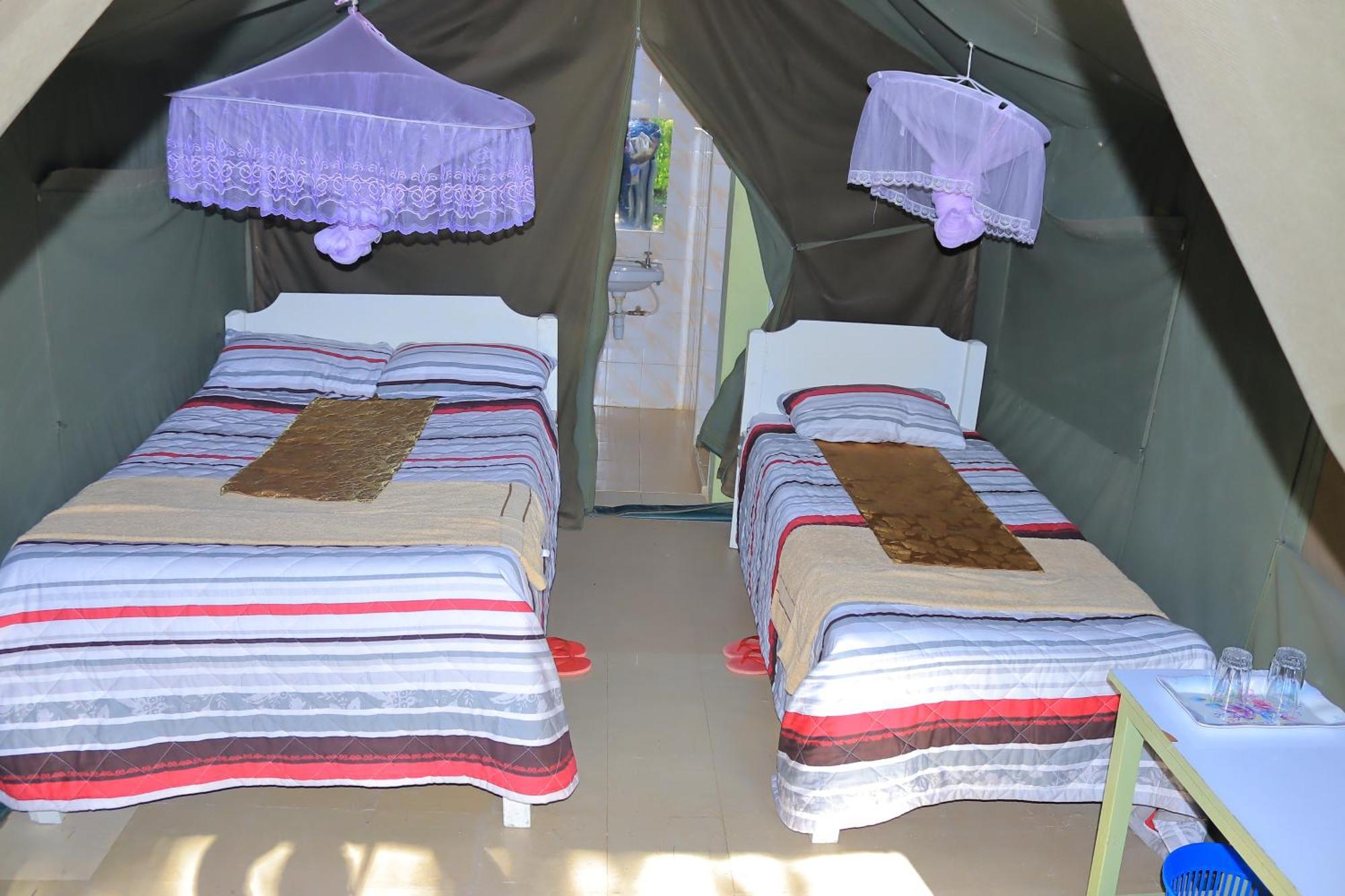 Hotel Rhino Tourist Camp Ololaimutiek Exteriér fotografie